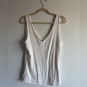 RW&CO White V-Neck Tank Top Soft Stretch Basic Size L